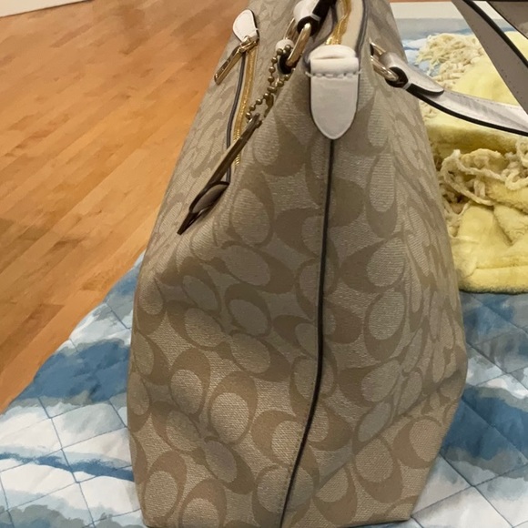 New coach tote